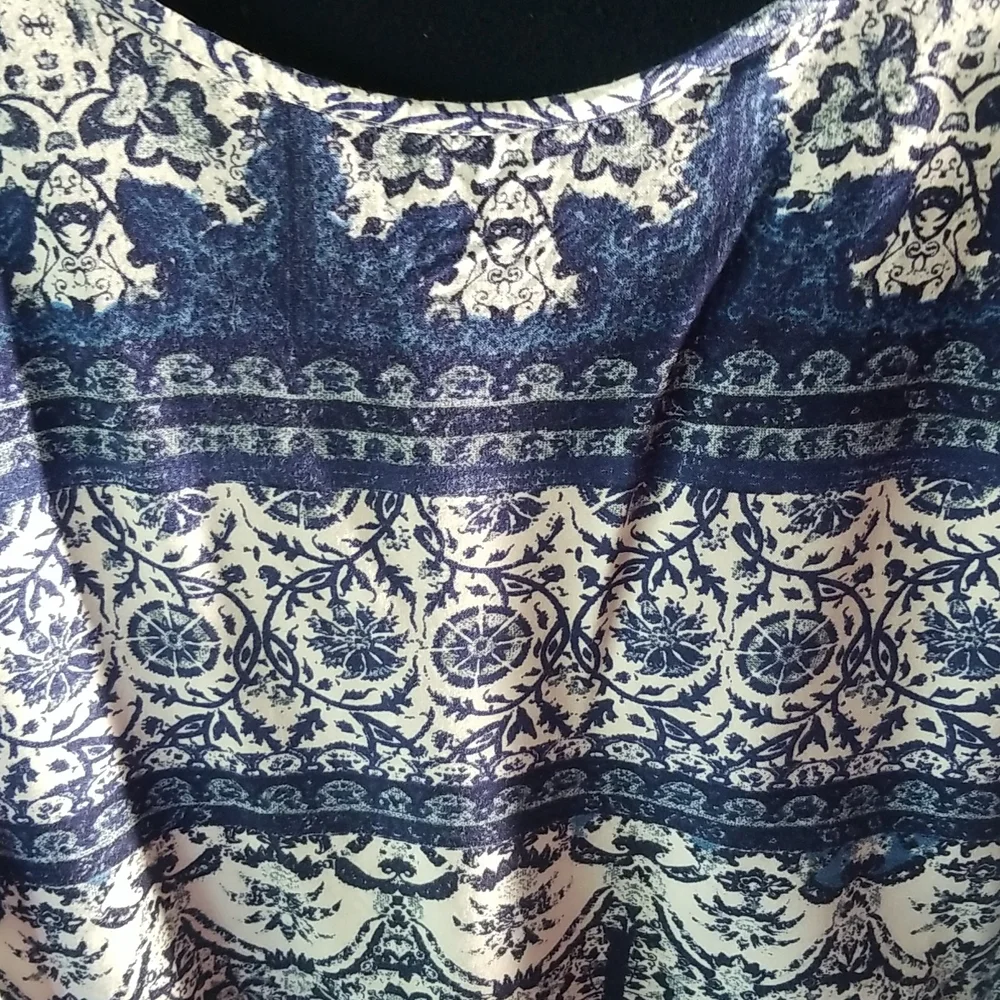 Fever navy and white print rayon shell, like new, size XL - Picture 2 of 4